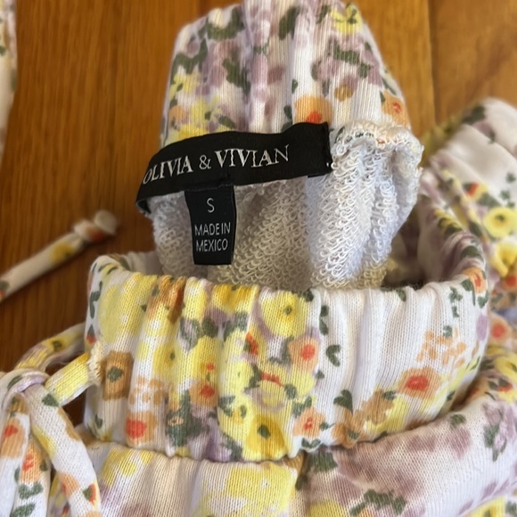 Olivia and Vivian Floral Sweatsuit Size Small EUC 🌸 - Picture 3 of 6